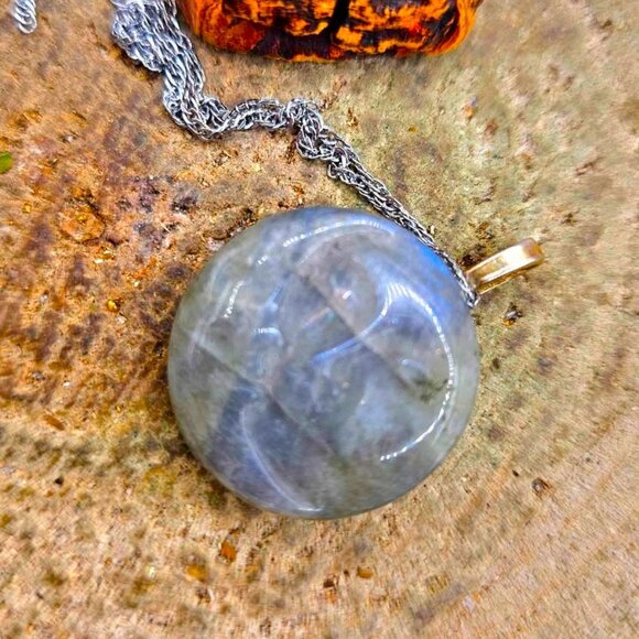 Nature Labradorite  Flashy Kiss Of Sun & Moon Pendant Necklace - Picture 5 of 10